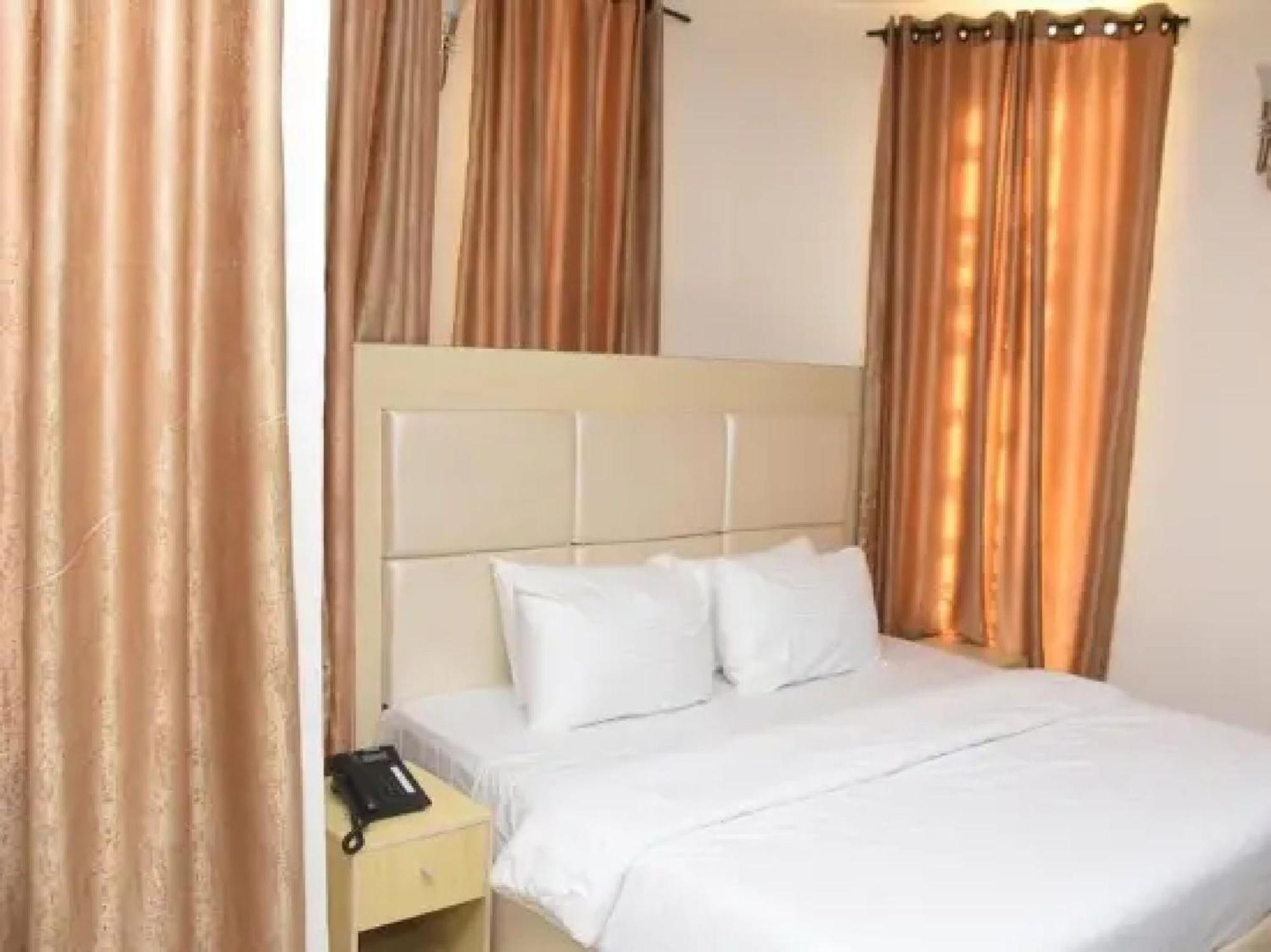 Room In Lodge - Ambience Hotels Abujahome For Leisure And Business Travellers Exterior foto
